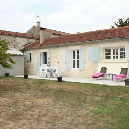 Prázdninový dům Charmante Maison Charentaise 