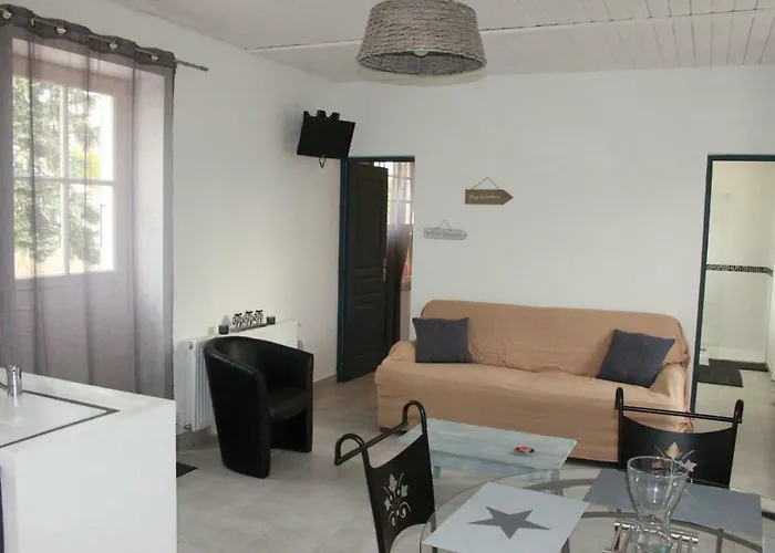 Hébergement de vacances Charmante Maison Charentaise Bonheur * 4 Pers